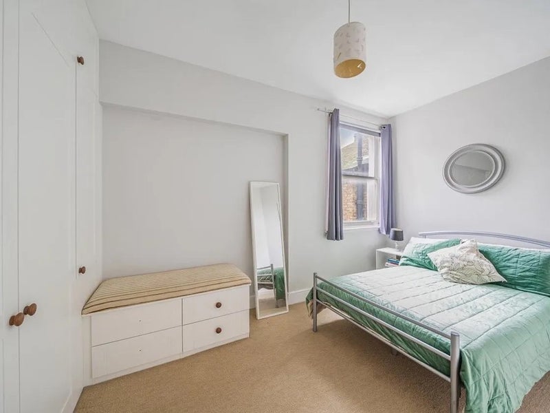 Room Salterford Road in Greater London