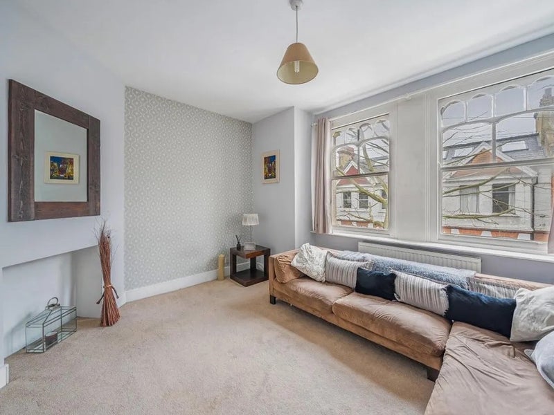 Room Salterford Road in Greater London