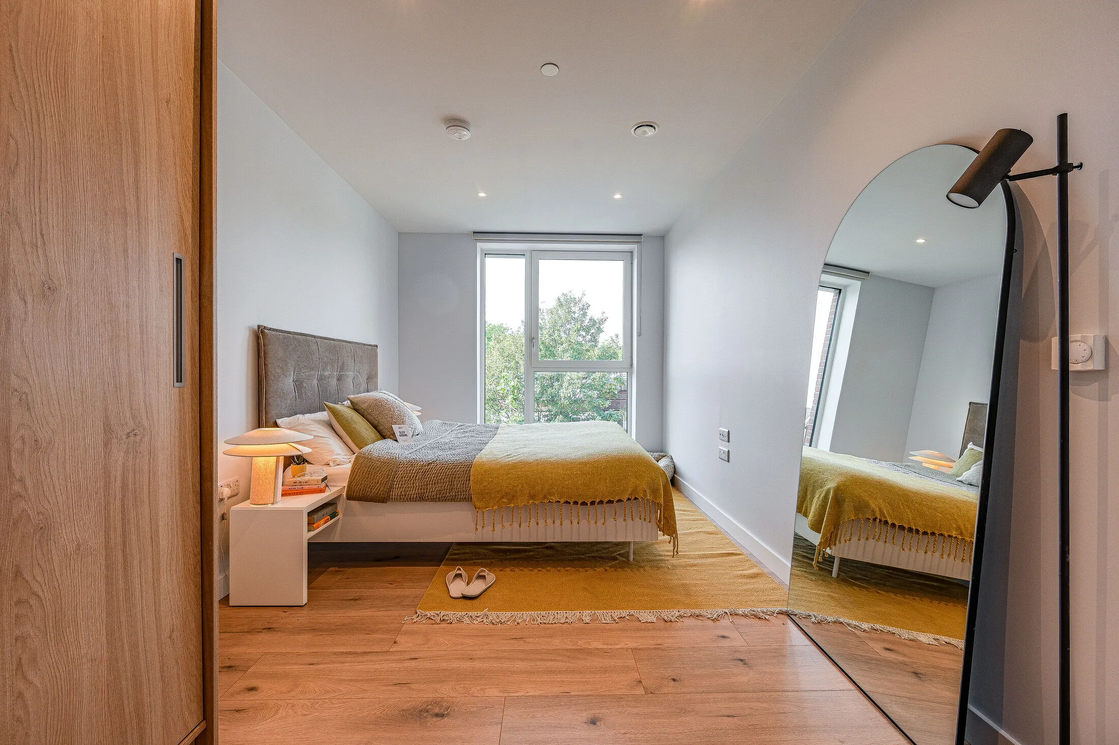 Flat Timberyard Street in Greater London