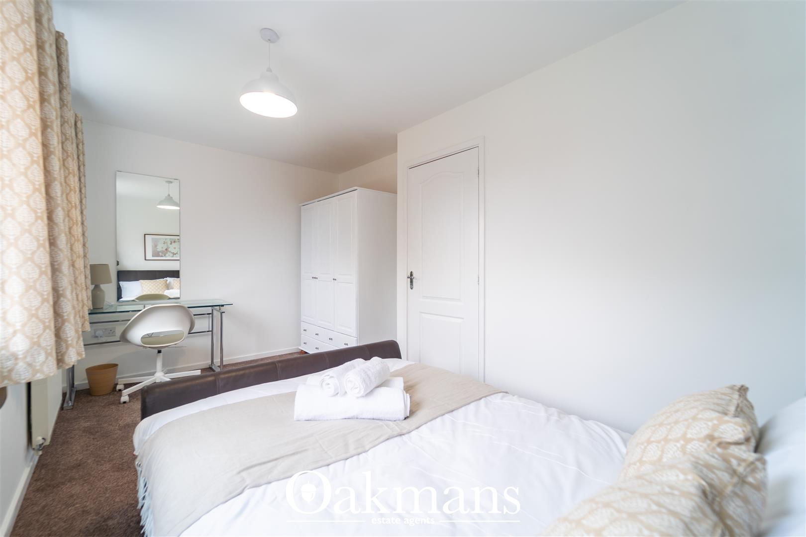 Flat Ten Acres Mews in Birmingham