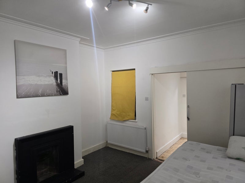 Room Headcorn Road in Greater London