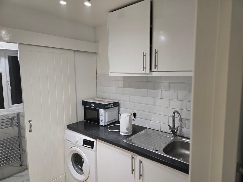 Room Headcorn Road in Greater London