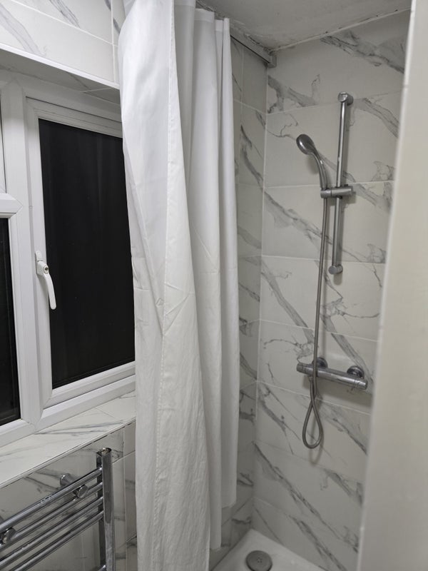 Room Headcorn Road in Greater London