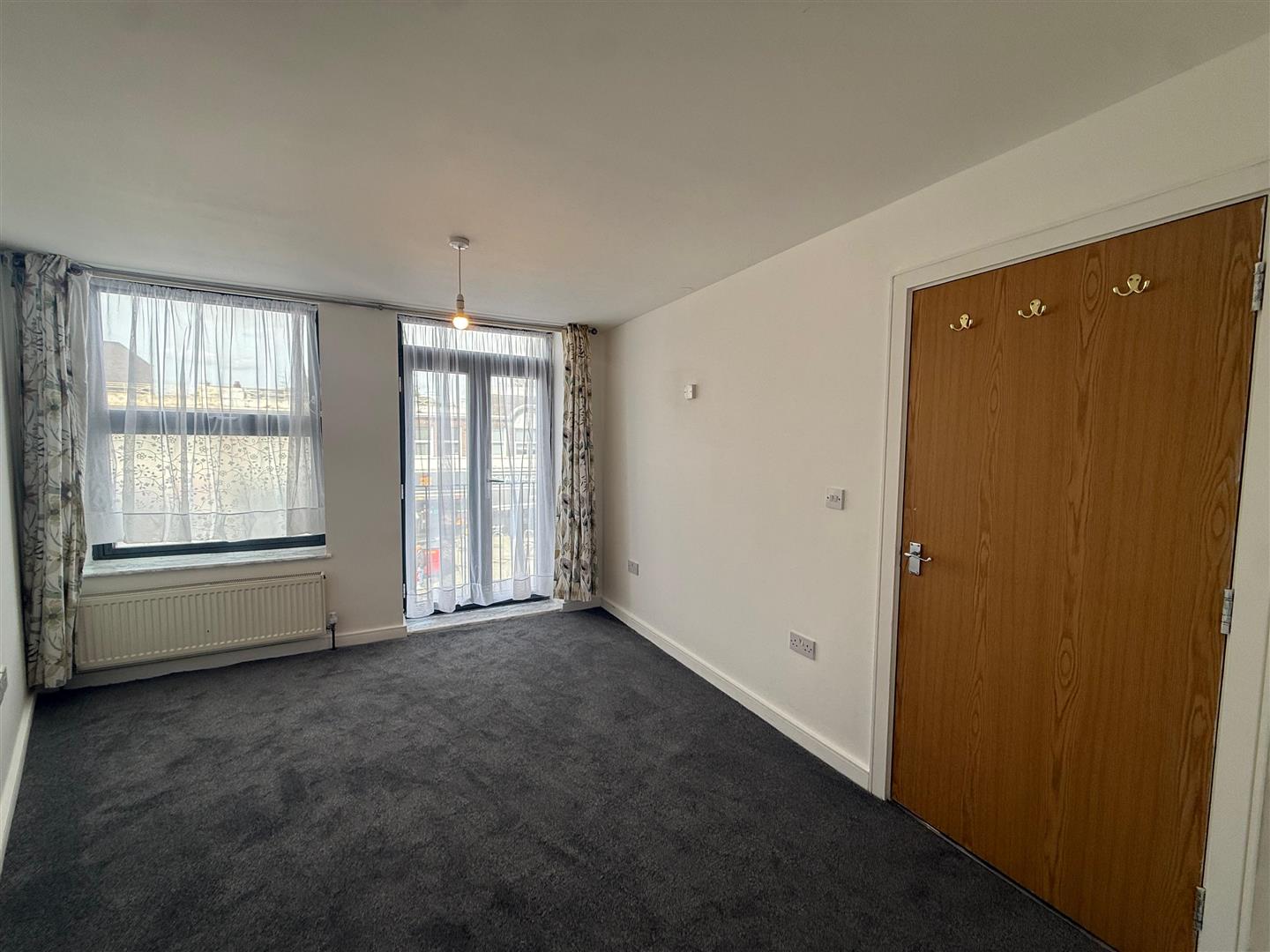 Flat Victoria Road in Greater London