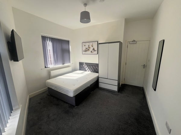 Room Carr Street in Salford