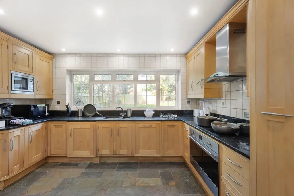 House Nicholas Road in Hertsmere