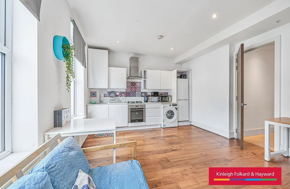 Flat Brixton Hill in Greater London