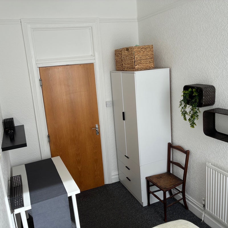 Room Connaught Road in Cardiff