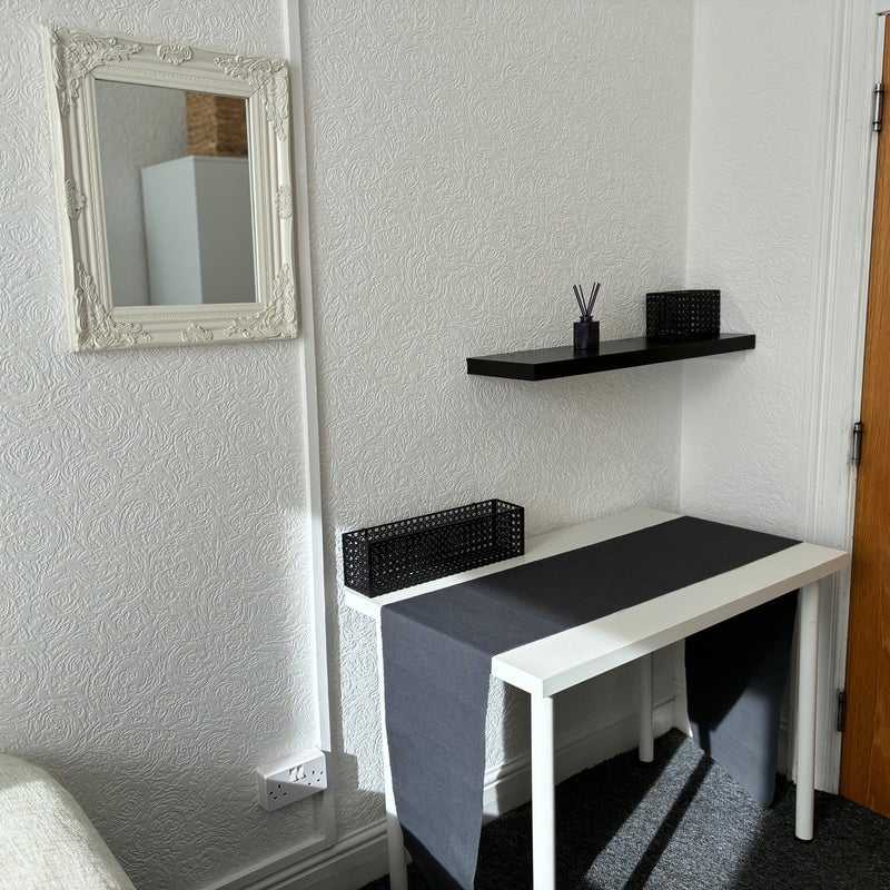 Room Connaught Road in Cardiff