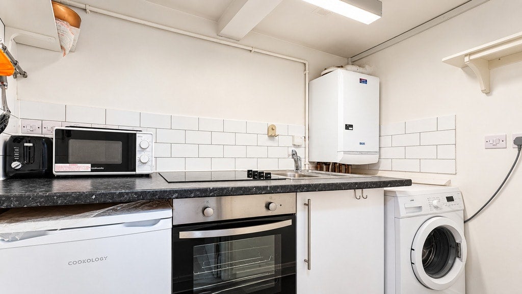 Flat Newington Butts in Greater London