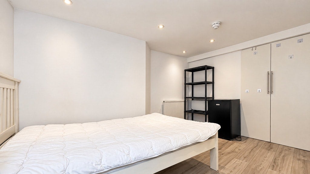 Flat Newington Butts in Greater London