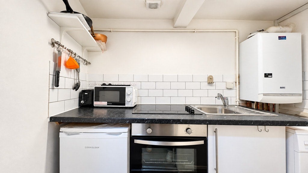 Flat Newington Butts in Greater London