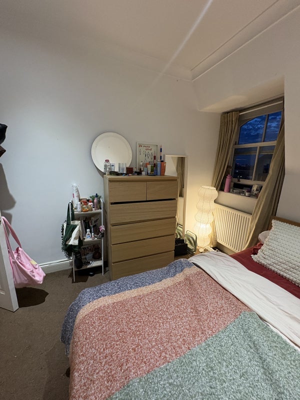 Room Mount Ephraim Road in Greater London