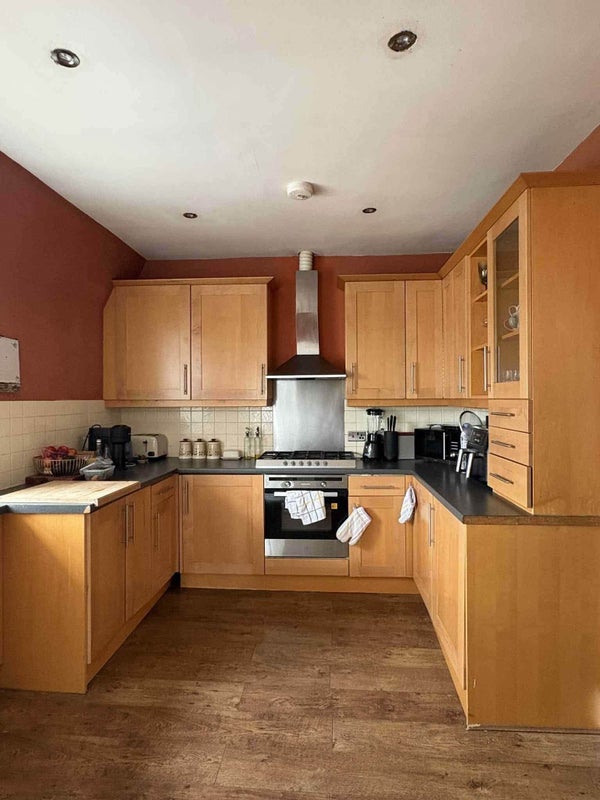 Room Mount Ephraim Road in Greater London