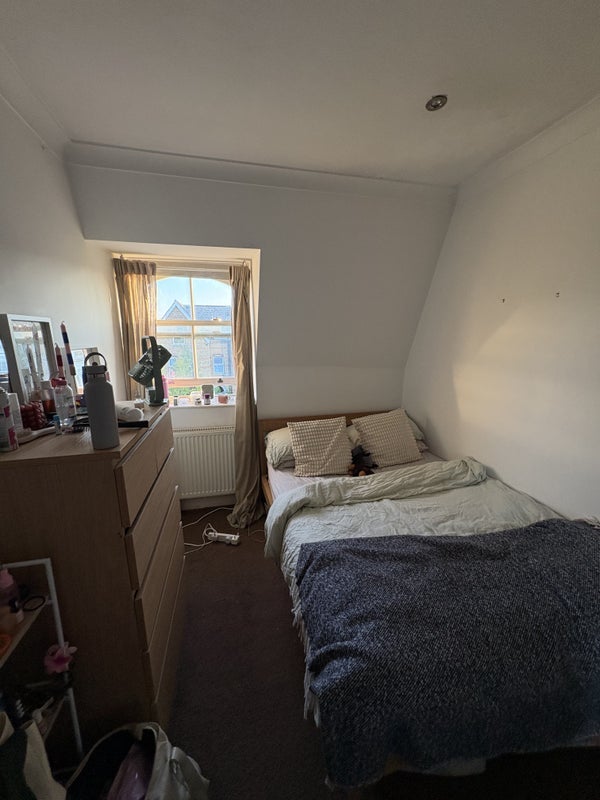 Room Mount Ephraim Road in Greater London