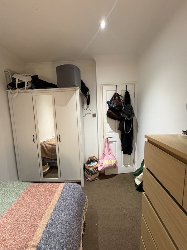 Room Mount Ephraim Road in Greater London