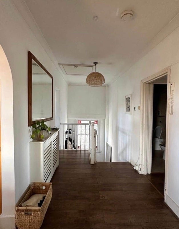 Room Mount Ephraim Road in Greater London