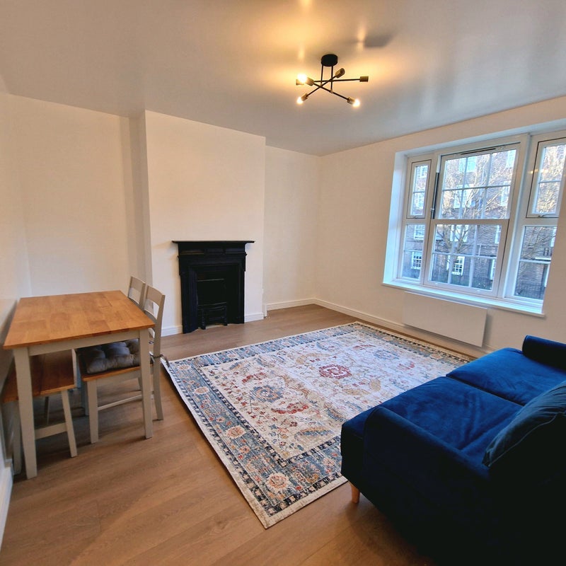 Flat Peckham Park Road in Greater London