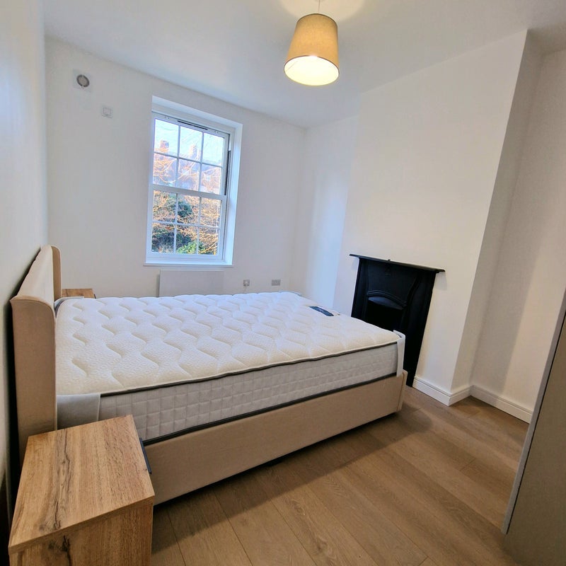 Flat Peckham Park Road in Greater London