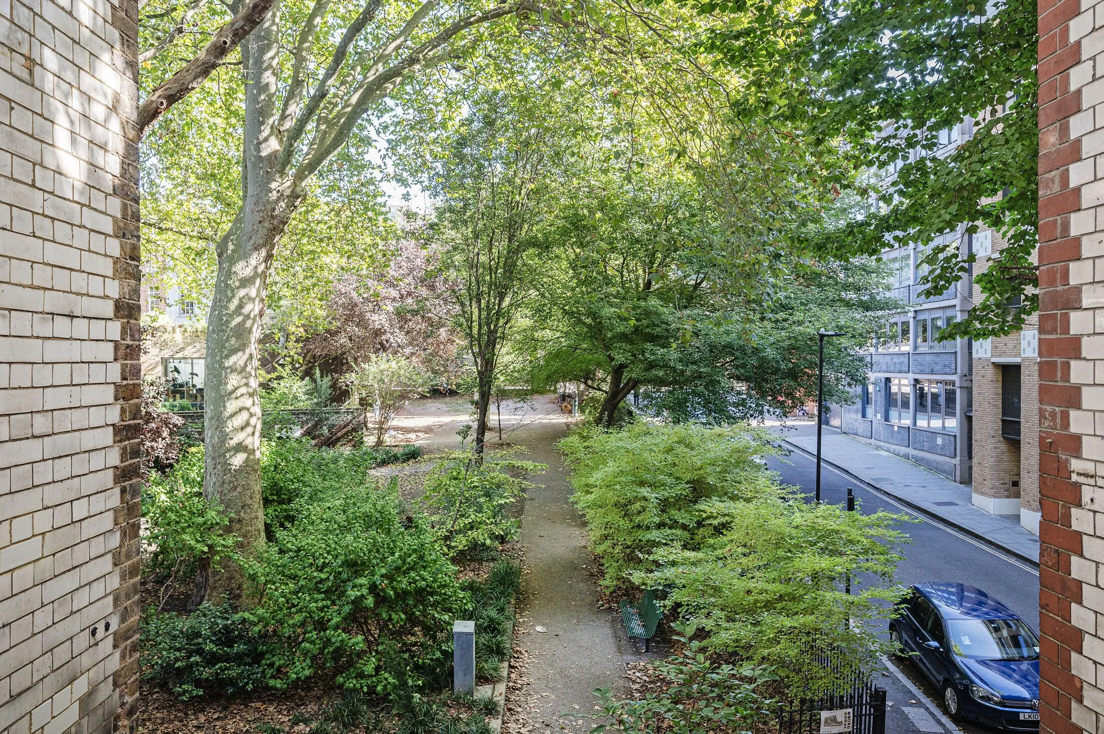 Flat Turnmill Street in Greater London