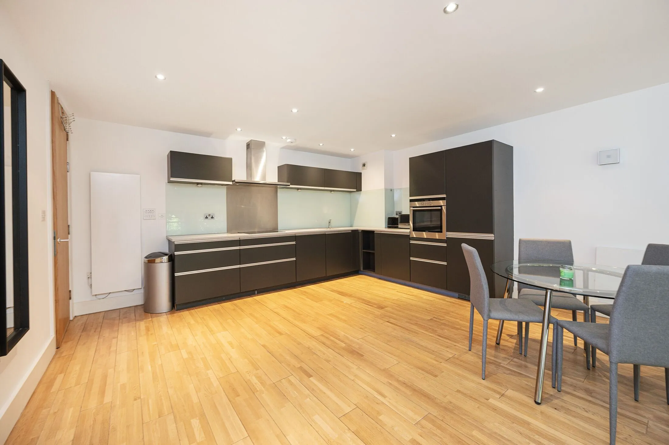 Flat Turnmill Street in Greater London