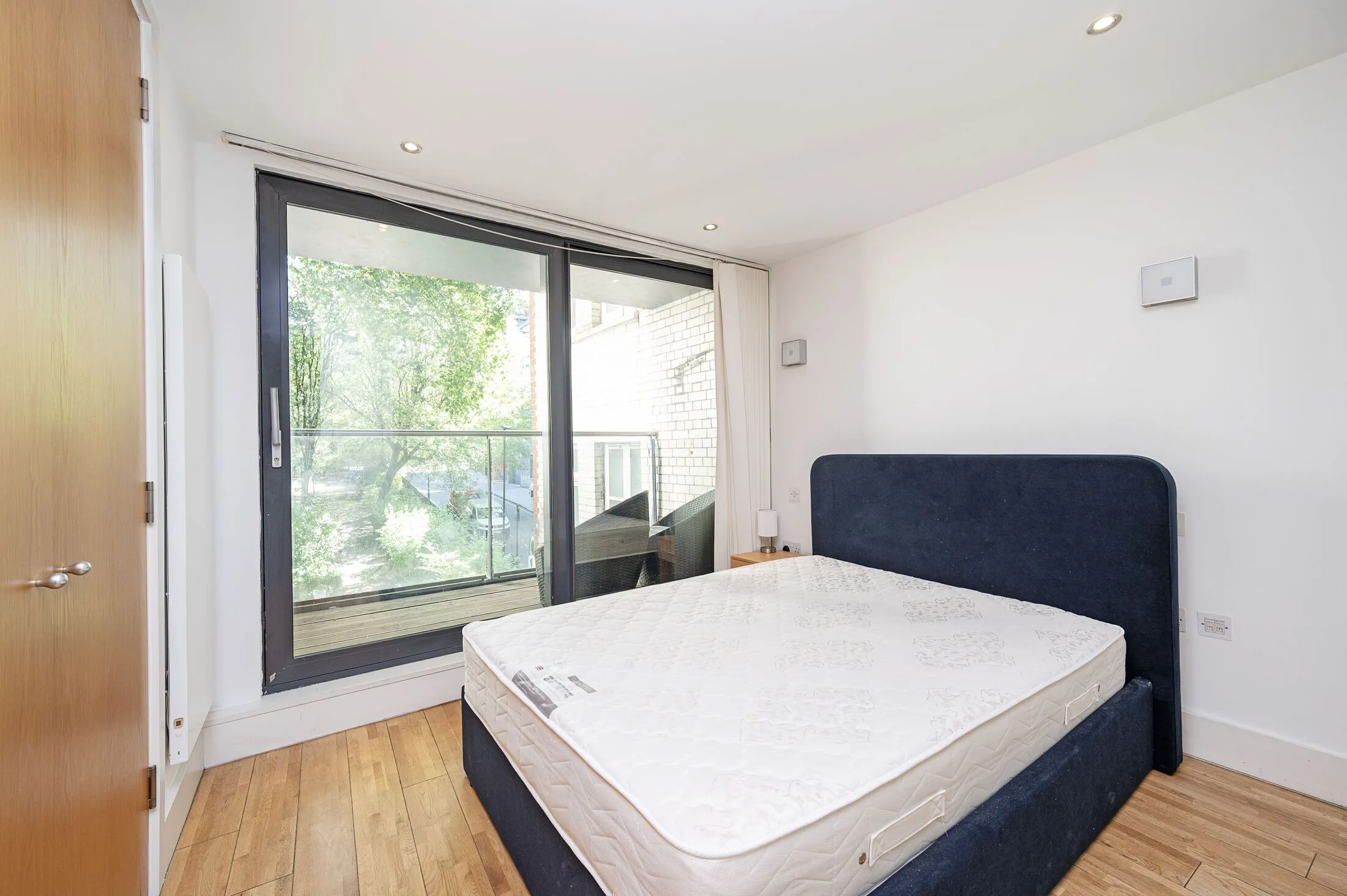 Flat Turnmill Street in Greater London