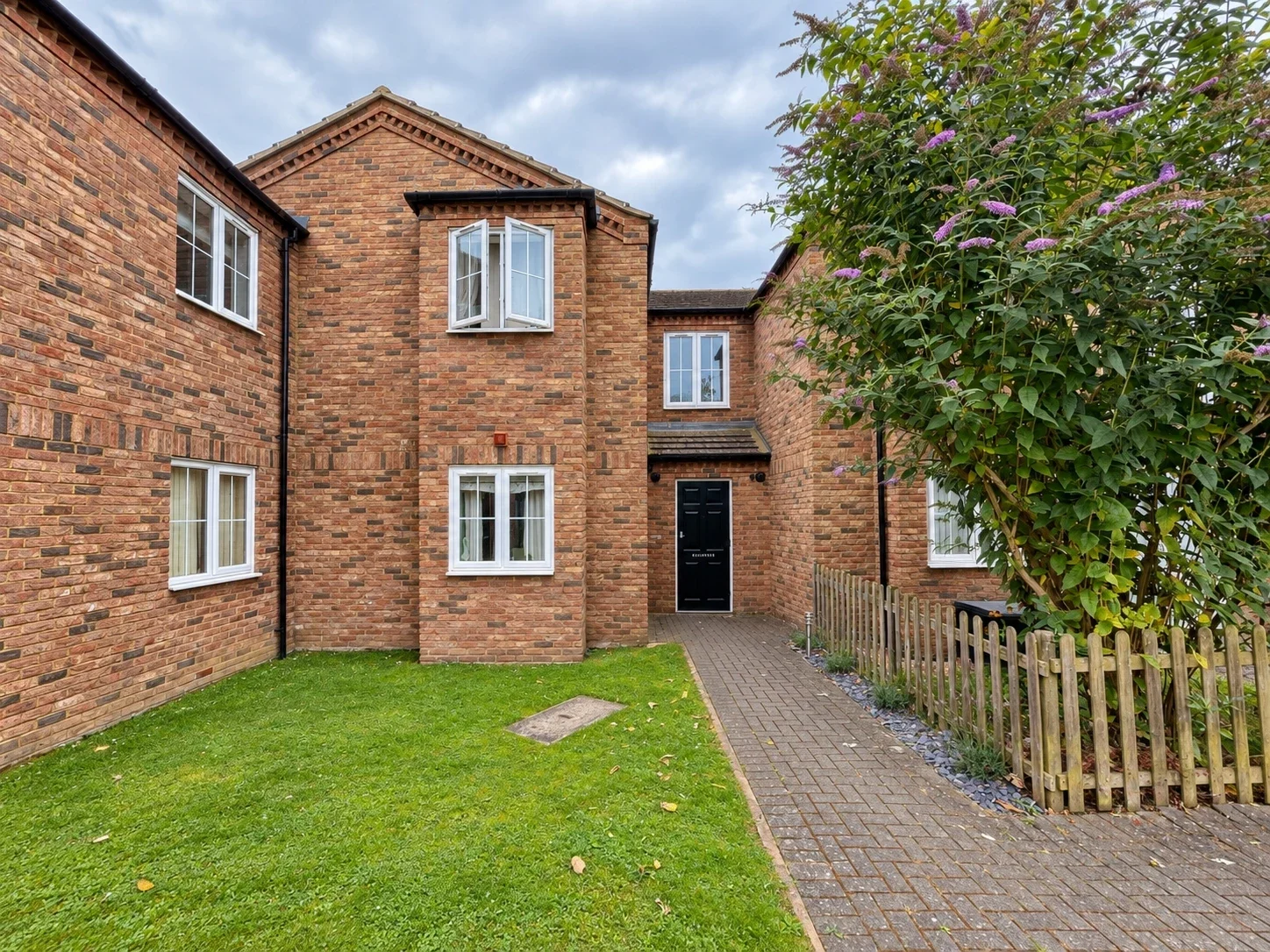 Flat Lothair Road in Luton