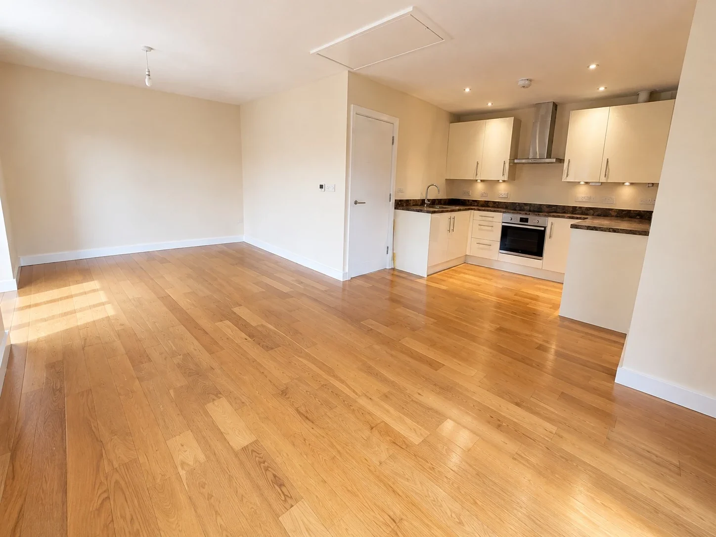 Flat Lothair Road in Luton