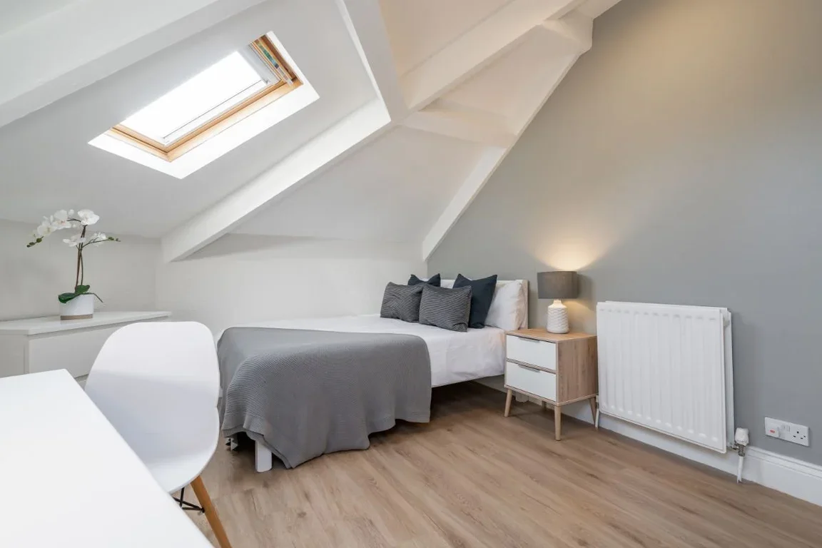 Flat Jesmond Road in Newcastle upon Tyne