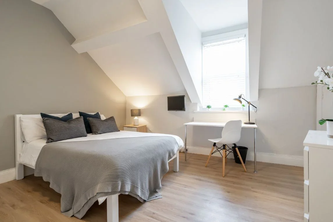 Flat Jesmond Road in Newcastle upon Tyne