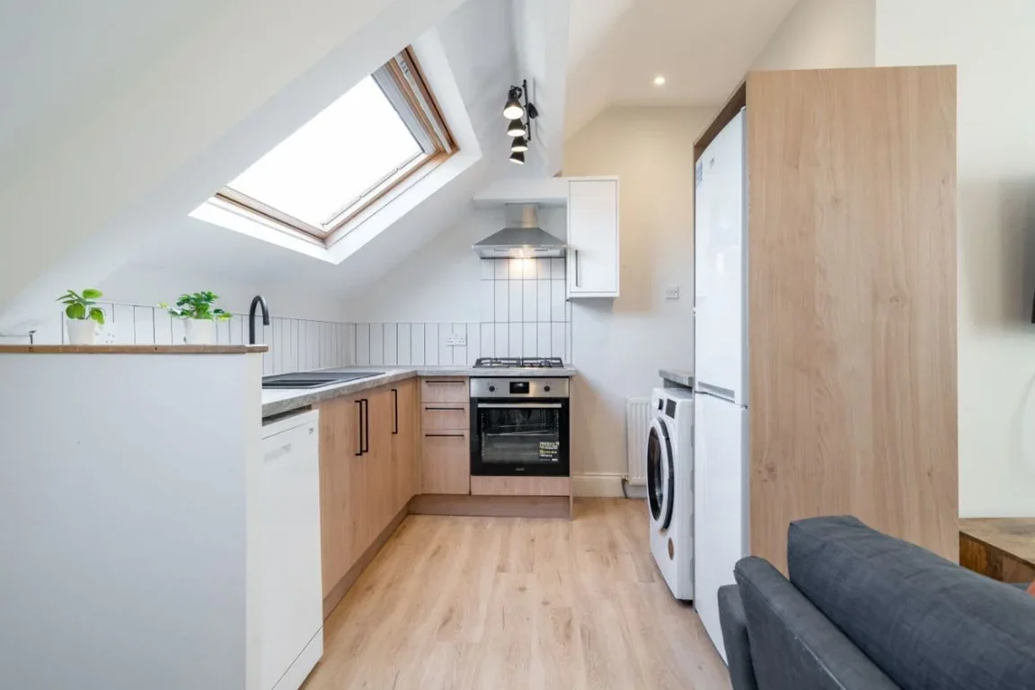 Flat Jesmond Road in Newcastle upon Tyne