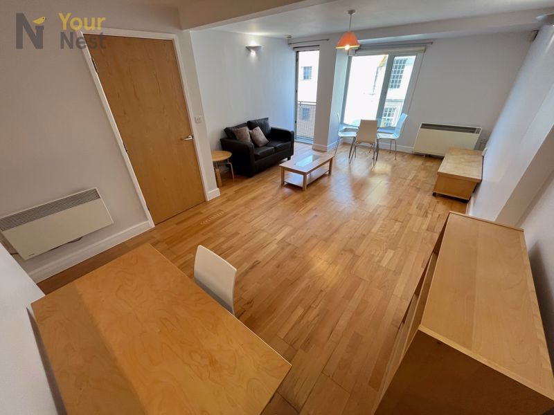 Flat Brodrick Court in Leeds