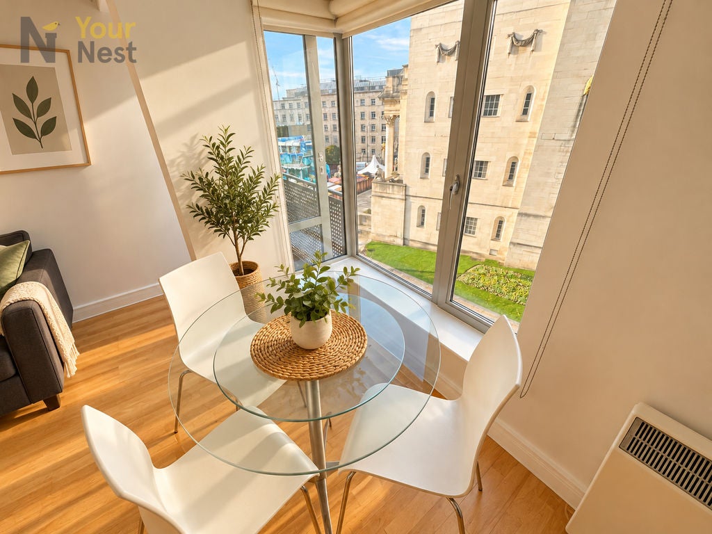 Flat Brodrick Court in Leeds