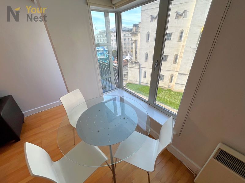 Flat Brodrick Court in Leeds