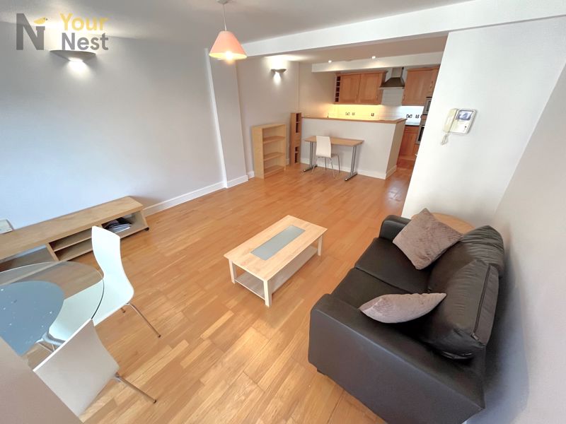Flat Brodrick Court in Leeds