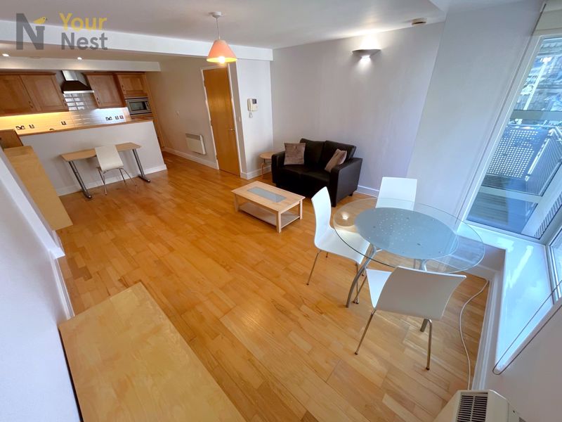 Flat Brodrick Court in Leeds