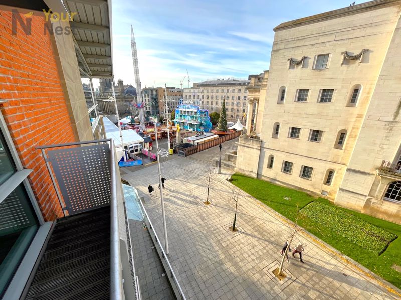 Flat Brodrick Court in Leeds