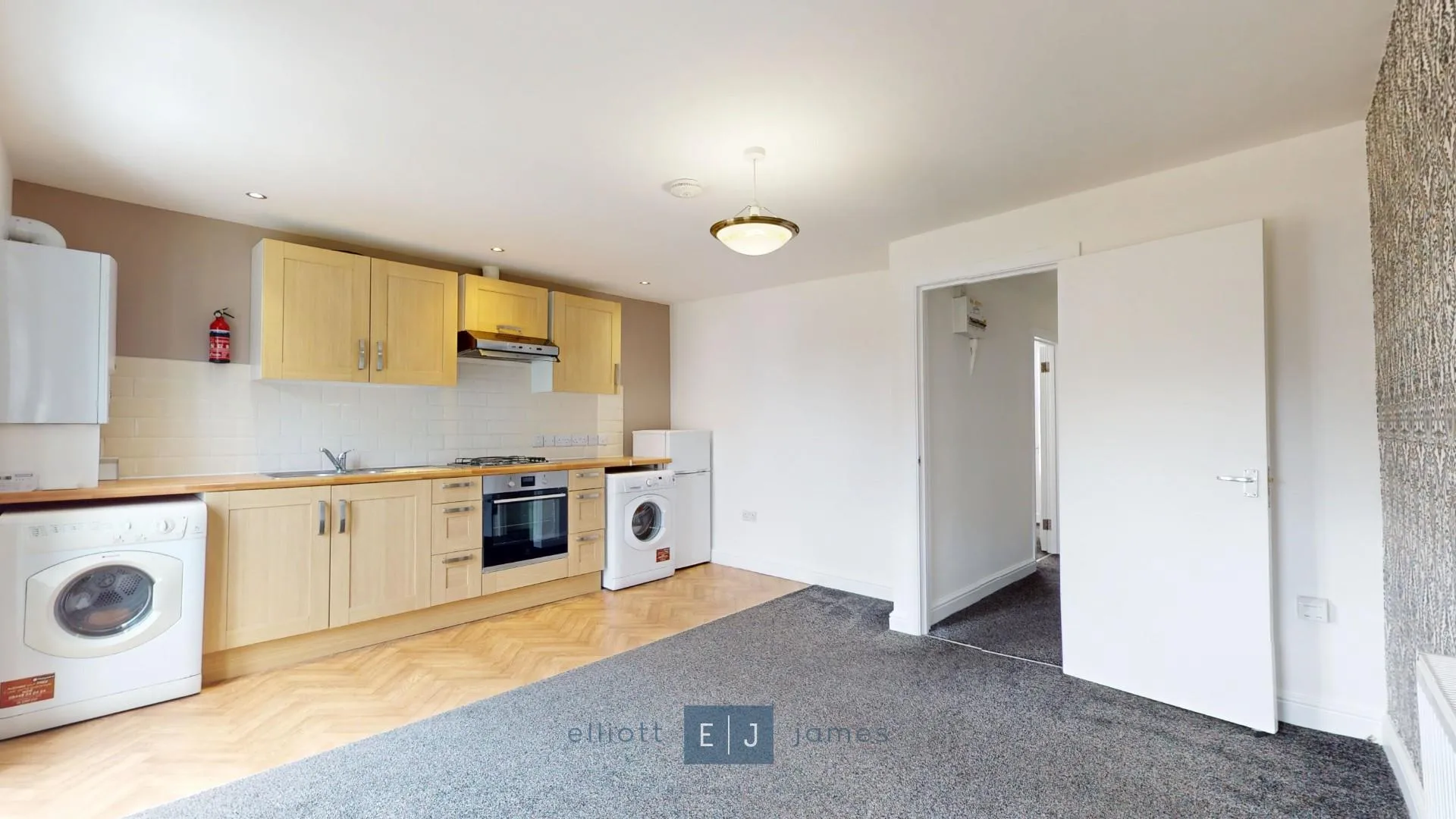 Flat Gordon Road in Greater London