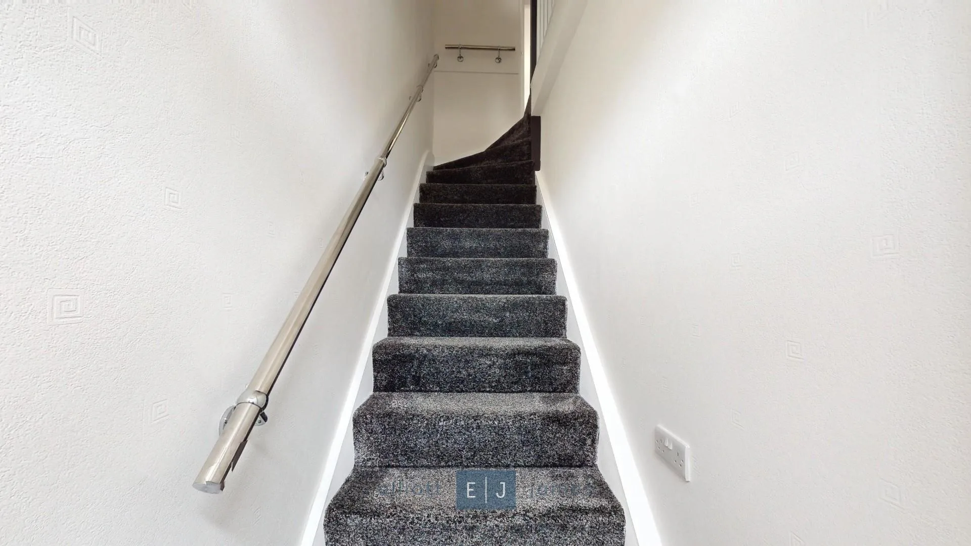 Flat Gordon Road in Greater London