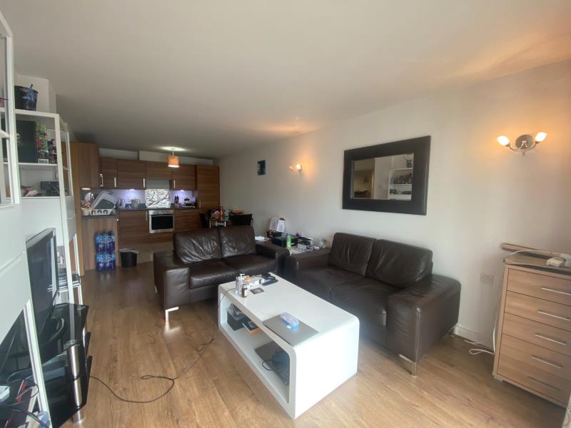 Flat Empire Way in Greater London