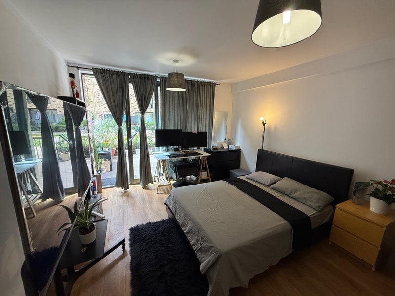 Room Grant Square in Greater London