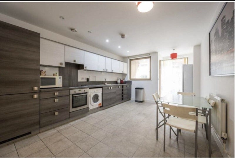 Room Grant Square in Greater London