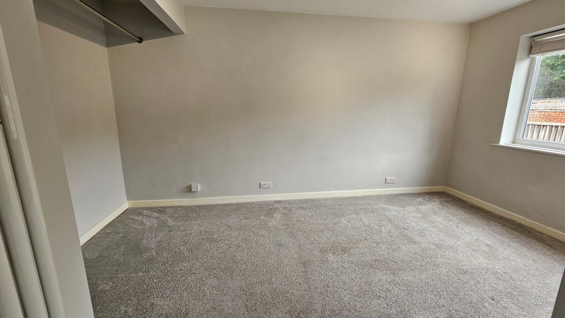 Room Winston Avenue in Poole