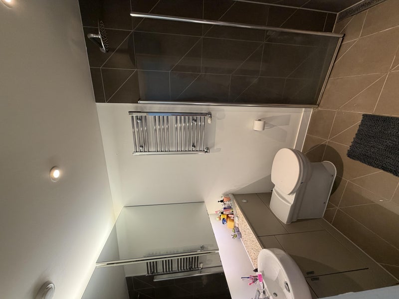 Room Mirabelle Gardens in Greater London