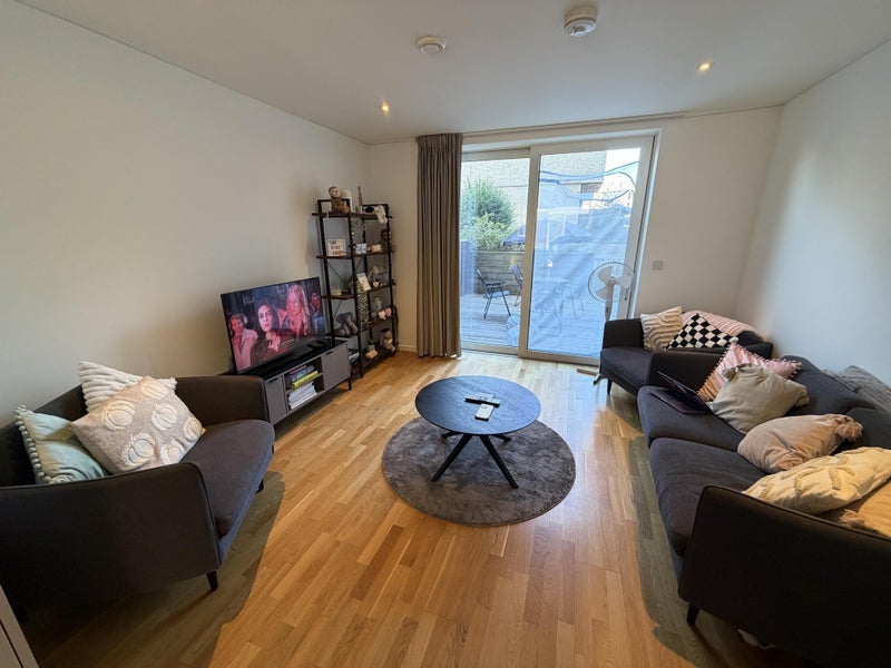 Room Mirabelle Gardens in Greater London
