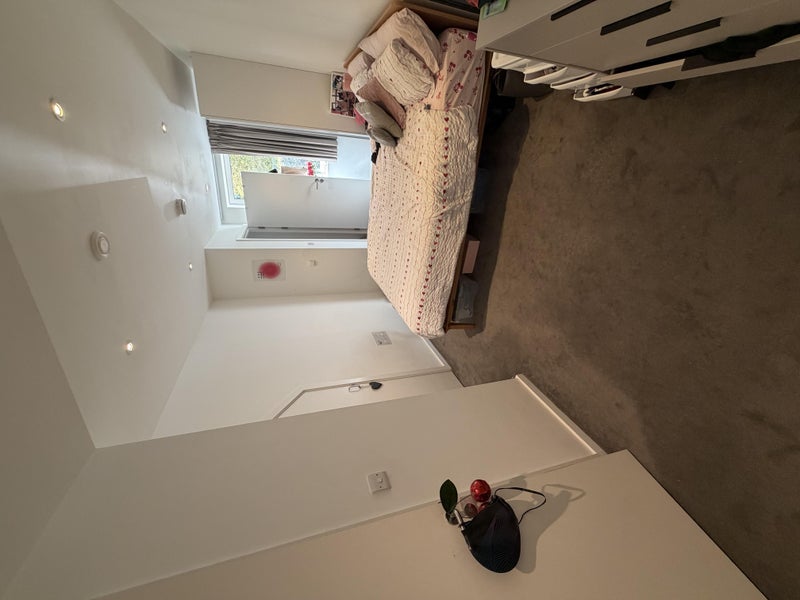 Room Mirabelle Gardens in Greater London