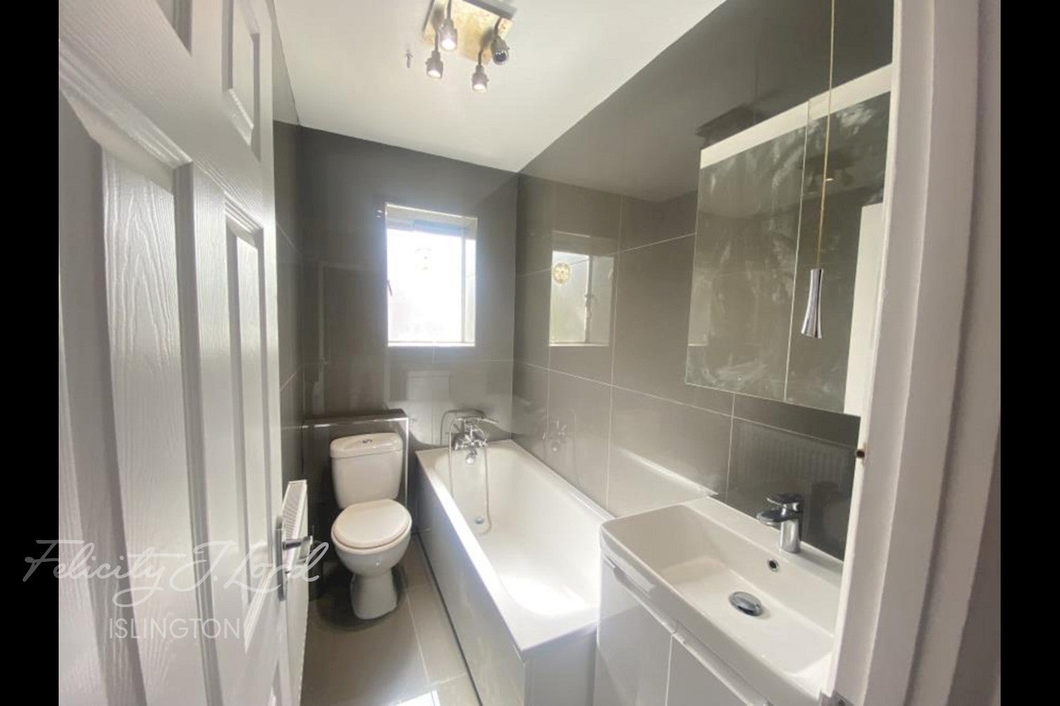 Flat Aberdeen Park in Greater London