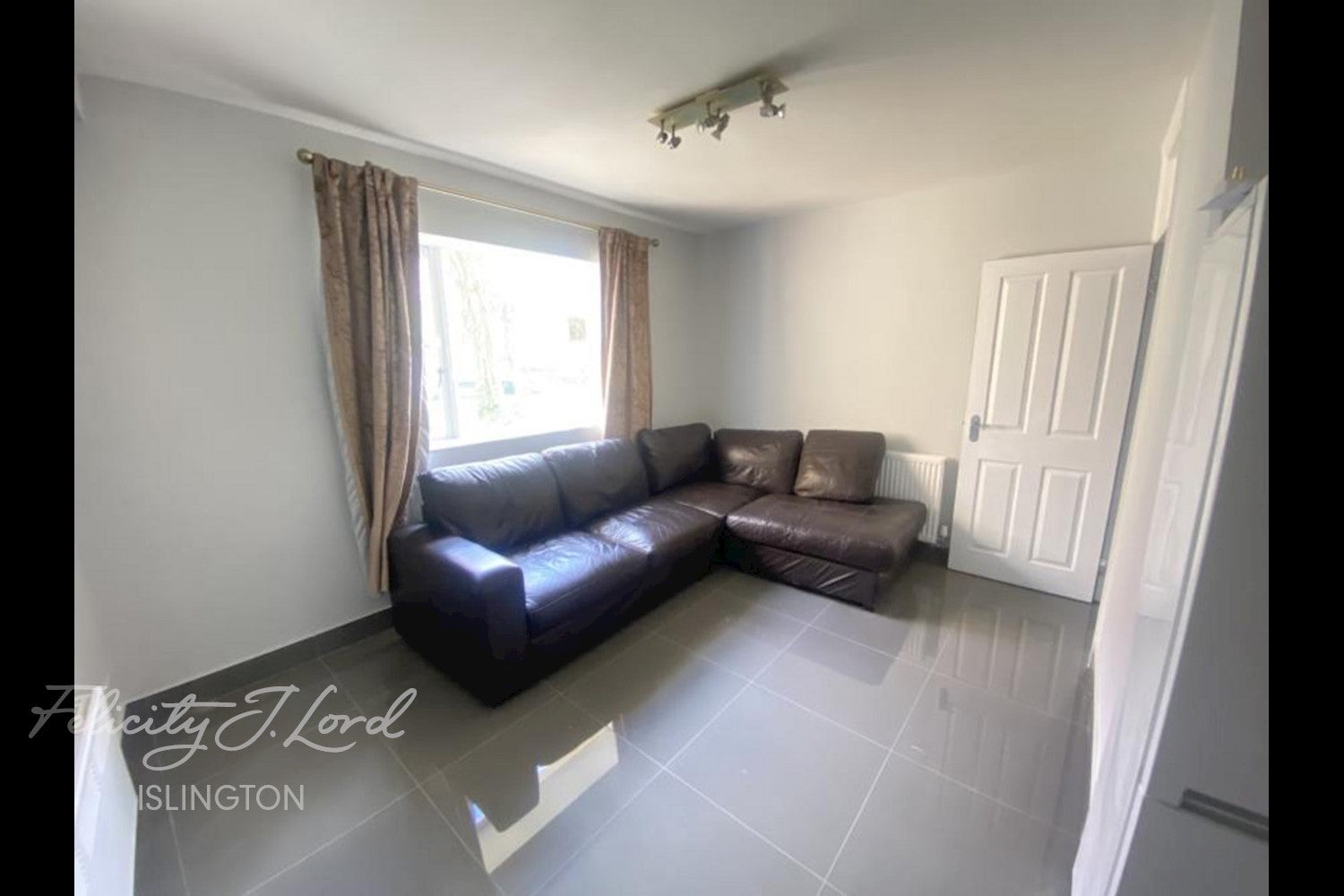 Flat Aberdeen Park in Greater London