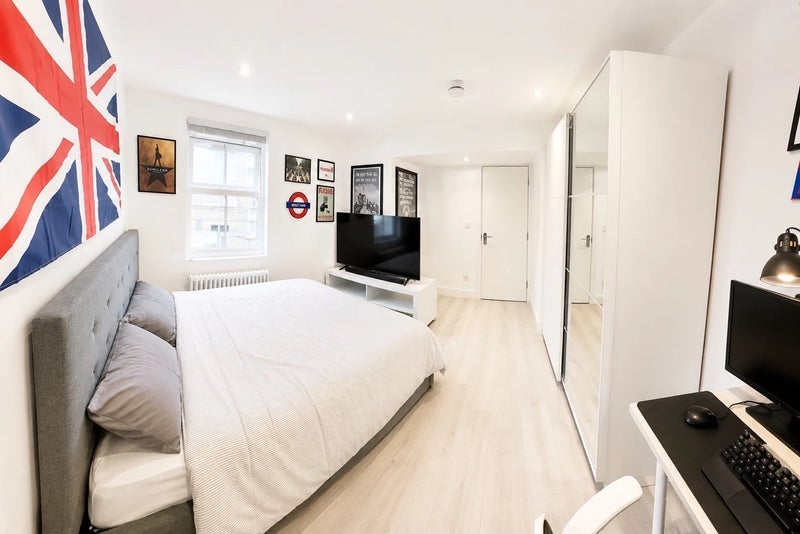Flat Thornfield Road in Greater London