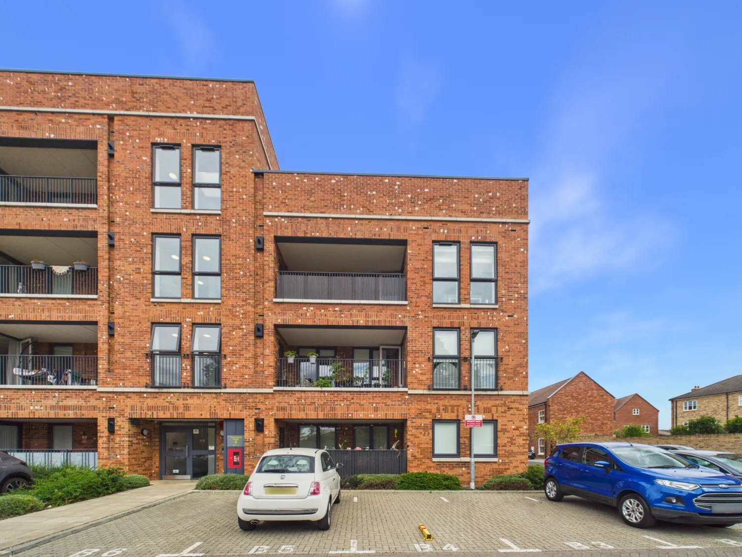 Flat Magdalene Gardens in Greater London